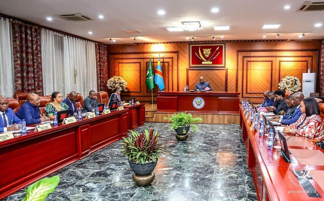 Gouvernement Suminwa devant ses responsabilités ‘’Zone Jaune’’ : Félix Tshisekedi exige des actions urgentes pour éviter l’interdiction des visas américains aux ressortissants de la RDC !
